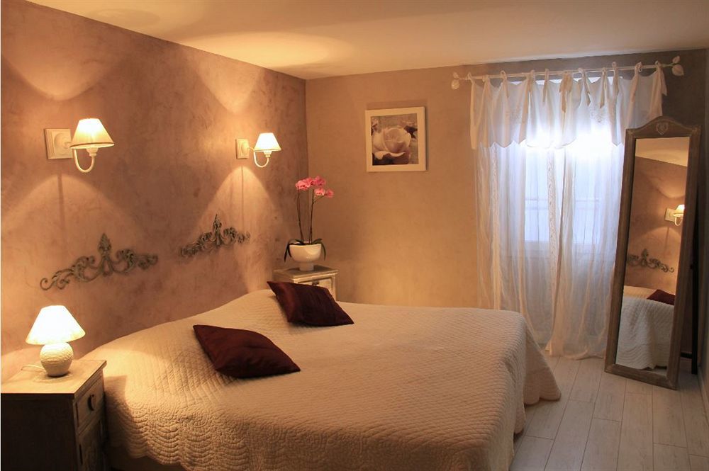 Le Crillon Hotel Murs  Eksteriør billede